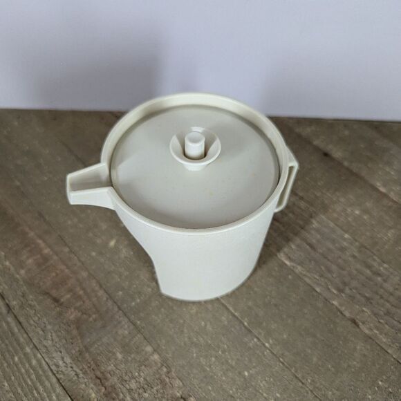 Vintage Tupperware Creamer Pitcher Beige #800-19 With Lid - Picture 2 of 5
